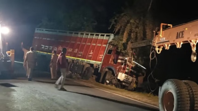 Photo of बांसवाड़ा-उदयपुर मार्ग पर जीप पर पलटा ट्रक, एक ही परिवार के चार लोगों की मौत