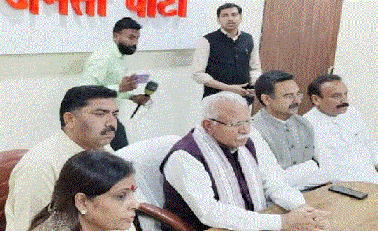 Photo of  केंद्रीय मंत्री मनोहर लाल ने कार्यकर्ताओं संग सुनी ‘मन की बात’, बोले- PM ने की ऑपरेशन सिंदूर पर चर्चा