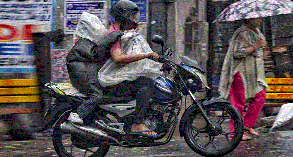 Photo of दिल्ली-यूपी में भारी बारिश, बंगाल-उत्तराखंड समेत इन राज्यों में आंधी-तूफान का अलर्ट