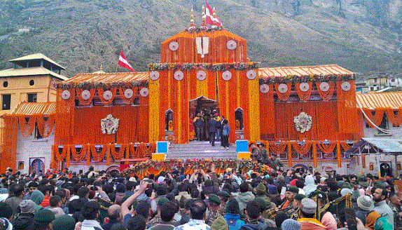 Photo of  बदरीनाथ मंदिर के कपाट खुले, बड़ी संख्या में उमड़े श्रद्धालु, सीएम धामी ने भी की पूजा-अर्चना