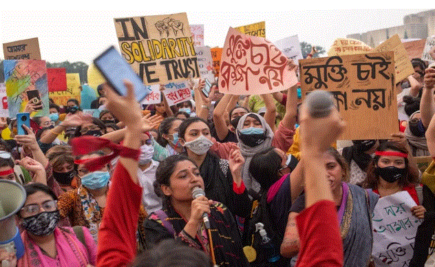 Photo of बांग्लादेश में महिला अधिकार कार्यकर्ताओं का विरोध प्रदर्शन, कट्टरपंथी इस्लामी समूहों खिलाफ की नारेबाजी