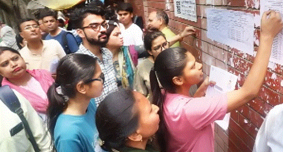 Photo of NEET UG Paper Analysis: बायोलॉजी आसान, केमिस्ट्री-फिजिक्स ने उलझाया