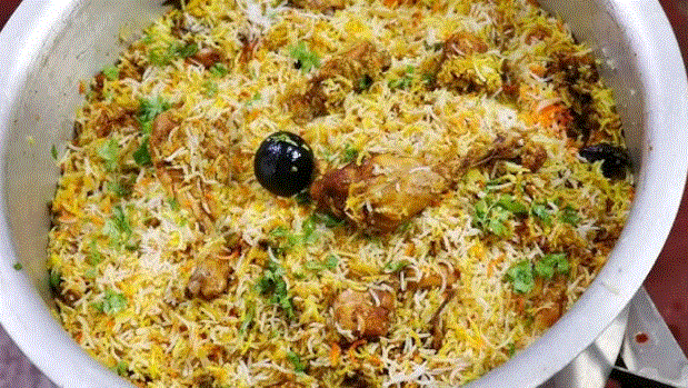 Photo of  सिलीगुड़ी में शौचालय में मिली बिरयानी दुकान की सामग्री, दुकान सील