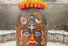 Photo of सूर्य, चंद्र और त्रिपुंड धारण कर सजे बाबा महाकाल, दिव्य स्वरूप का भक्तों ने किया दर्शन