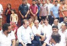Photo of थाने में हिरासत के दौरान युवक ने की आत्महत्या, थानाधिकारी समेत पांच पुलिसकर्मी लाइन हाजिर