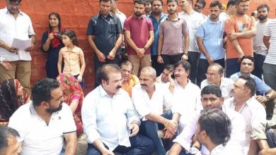 Photo of थाने में हिरासत के दौरान युवक ने की आत्महत्या, थानाधिकारी समेत पांच पुलिसकर्मी लाइन हाजिर