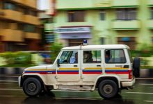 Photo of महाराष्ट्र: हादसे में युवक की मौत, गुस्साए लोगों ने पुलिसकर्मियों पर किया हमला