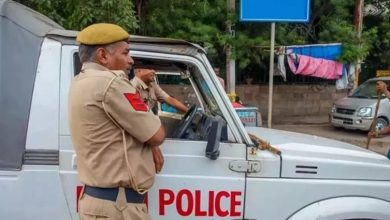 Photo of मुंबई: चलती कैब में महिला पायलट के साथ छेड़छाड़, पुलिस को देखकर भागे मनचले