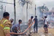 Photo of बदायूं में बड़ी घटना: नुमाइश मेले में लगी भीषण आग, 20 से अधिक दुकानें जलकर राख