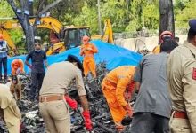 Photo of ऑक्सीजन मास्क और हाथों में गीले कपड़े बांधकर निकाली जलती लाशें, हादसे के बाद देवदूत बनकर आए SDRF योद्धा