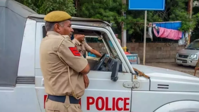 Photo of मुंबई : चलती कैब में महिला पायलट के साथ छेड़छाड़, पुलिस को देखकर भागे मनचले