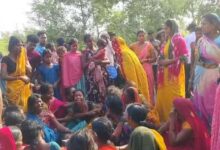 Photo of पटना में महिला की पीट-पीटकर हत्या, विरोध में सड़क पर बवाल; परिजनों ने पुलिस पर लगाया यह आरोप