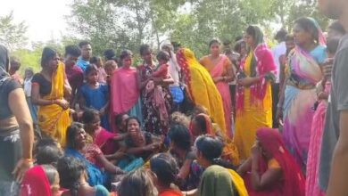 Photo of पटना में महिला की पीट-पीटकर हत्या, विरोध में सड़क पर बवाल; परिजनों ने पुलिस पर लगाया यह आरोप