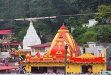 Photo of  बारिश के बीच बाबा के जयकारों से गुंजा कैंची धाम, उमड़ा आस्था का सैलाब