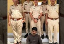 Photo of  हत्या के आरोपी को भगाने वाला गिरफ्तार, दो महीने से पुलिस को चकमा दे रहा था इनामी बदमाश