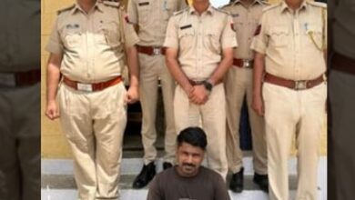 Photo of  हत्या के आरोपी को भगाने वाला गिरफ्तार, दो महीने से पुलिस को चकमा दे रहा था इनामी बदमाश