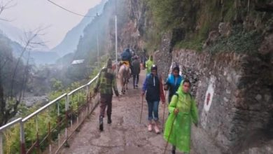 Photo of चारधाम यात्रा 24 घंटे के लिए स्थगित, भारी बारिश से यमुनोत्री हाईवे कई जगह बंद, श्रद्धालु फंसे