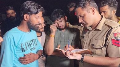 Photo of यमुना नहर में युवती ने लगाई छलांग, बचाने के लिए 2 युवक भी कूदे…