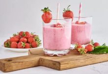 Photo of स‍िपंल लस्‍सी तो सभी पीते हैं, एक बार ट्राई करें Strawberry Lassi