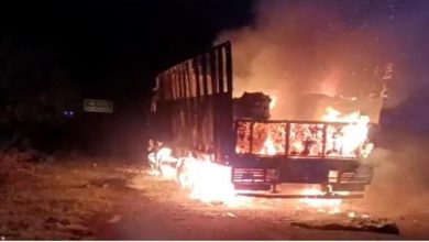 Photo of पांढुर्णा में चलते ट्रक में अचानक लगी आग