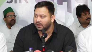 Photo of राष्ट्रपिता महात्मा गांधी के परपोते से तेजस्वी यादव ने मांगी माफी