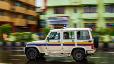 Photo of महाराष्ट्र: जितेंद्र आव्हाड को पुलिस ने सड़क पर घसीटा…