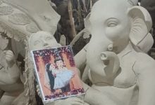 Photo of इंदौर: गणेश जी की गोद में मॉडलिंग करती युवती को बैठाया, मूर्तिकारों की पिटाई हुई