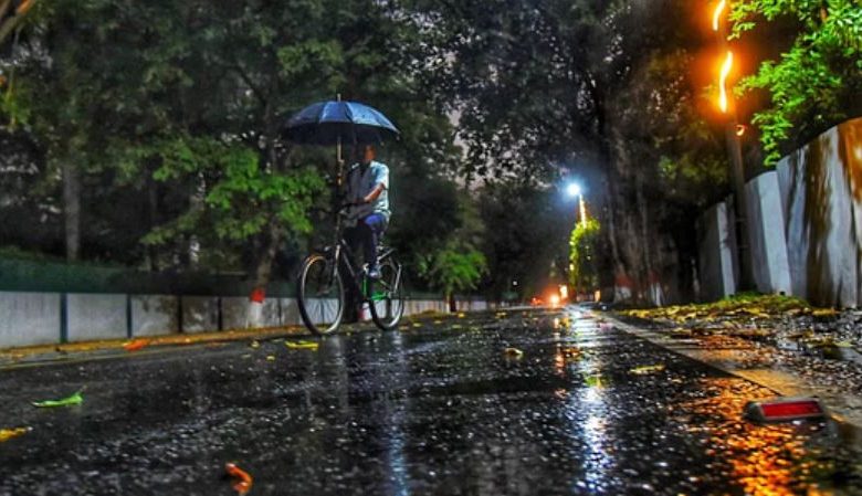Photo of यूपी: सोमवार को कई जिलों में भारी बारिश का अलर्ट जारी