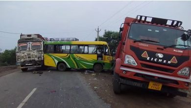 Photo of पटना में सड़क हादसा, खड़ी बस में ट्रक ने मारी टक्कर; तीन यात्री गंभीर रूप से घायल