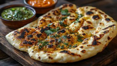 Photo of रोटी या पराठे की जगह इस बार मेहमानों के लिए बनाएं Chilli Cheese Naan
