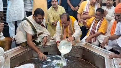 Photo of डिप्टी सीएम विजय सिन्हा पहुंचे गया जी, विष्णुपद मंदिर में की विशेष पूजा-अर्चना