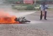 Photo of पोकरण में पेट्रोल पंप के बाहर चलती बाइक में लगी आग