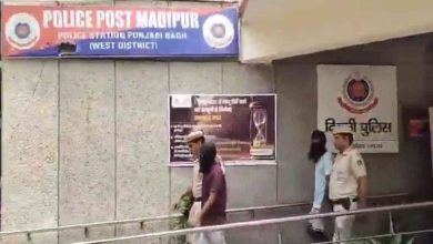 Photo of दिल्ली में दो लुटेरे पकड़े: एनडीपीएस और आर्म्स एक्ट के तहत दर्ज हैं 45 केस