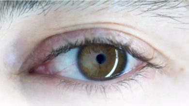 Photo of आंखाें के सामने नजर आ रहे काले धब्बे? Eye Cancer हो सकता है कारण