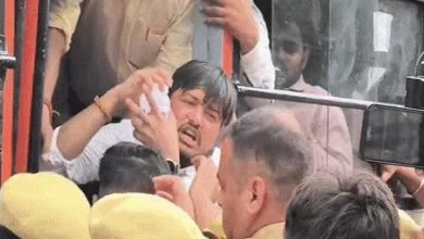 Photo of ‘सीएम हमारे भगवान है..’ सीएम योगी को जल चढ़ाने आए थे छात्र कांवड़िए, पुलिस ने रोका