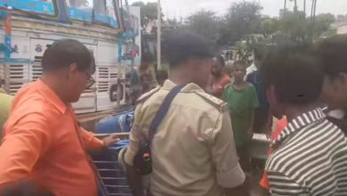 Photo of दरभंगा-मधुबनी NH-27 पर ट्रक और ई-रिक्शा की टक्कर में तीन की मौत