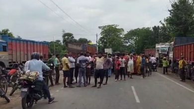 Photo of बिहार: ट्रैक्टर ने साइकिल सवार दादा-पोता को मारी टक्कर, दादा की मौत, पोता घायल