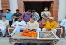 Photo of रेप के आरोपी के साथ BJP विधायक विनोद भयाना ने मंच किया सांझा