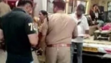 Photo of दामाद ने सास के सिर में मारी गोली: घायल बेटी से मिलने अस्पताल आई थी, पत्नी पर भी दागी गोली