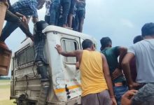 Photo of एनएच-31 पर दो हाइवा की टक्कर, घटना में एक चालक की मौत; खलासी हुआ घायल