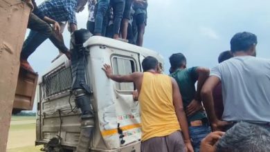 Photo of एनएच-31 पर दो हाइवा की टक्कर, घटना में एक चालक की मौत; खलासी हुआ घायल