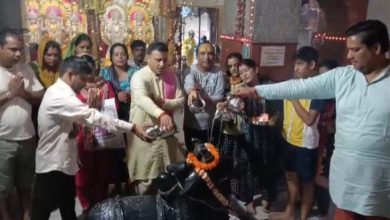 Photo of  बारिश के बीच शिवालयों में जलाभिषेक के लिए उमड़ी श्रद्धालुओं की भीड़, हर-हर महादेव की गूंज