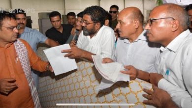 Photo of कर्मचारी भी बोले राजस्थान में अफसर हावी, कहा- बजट घोषणाओं की मियाद निकली