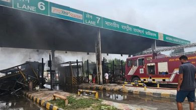 Photo of हरियाणा: बेकाबू ट्राले ने टोल बूथ के डिवाइडर में मारी टक्कर, लगी भीषण आग