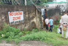 Photo of पठानकोट में बरसात: एयरपोर्ट को जाने वाला रास्ता क्षतिग्रस्त, सेना ने अपने गेट खोले