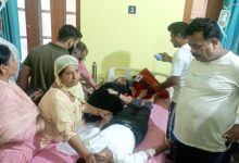 Photo of जम्मू-कश्मीर: अरनिया में सड़क हादसा…पुल से नीचे गिरी बस, 20 घायलों में पांच गंभीर