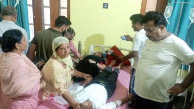 Photo of जम्मू-कश्मीर: अरनिया में सड़क हादसा…पुल से नीचे गिरी बस, 20 घायलों में पांच गंभीर