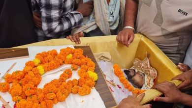 Photo of गांव पहुंचा हरमिंदर का पार्थिव शरीर, मां ने लाडले को बांधा सेहरा