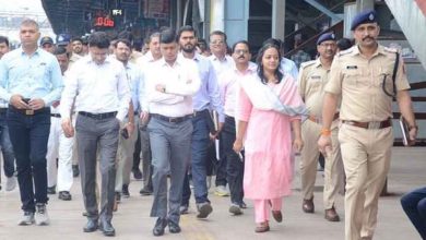 Photo of उज्जैन और आसपास के रेलवे स्टेशनों का कलेक्टर ने किया निरीक्षण