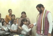 Photo of भाई की कलाई पर सजा बहन का प्यार, सीएम सैनी ने भी बंधवाई राखी; बच्चियों ने बांधा रक्षासूत्र